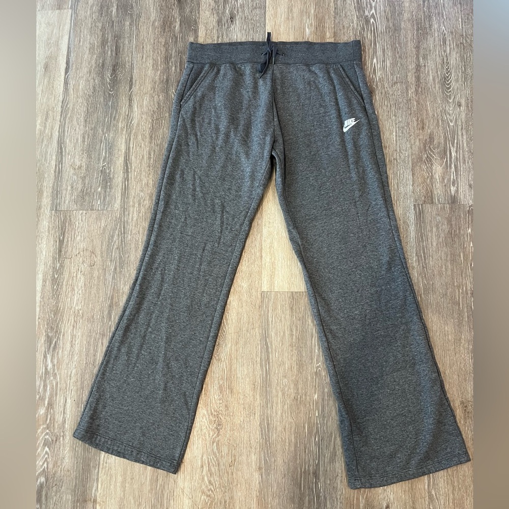 Nike Women’s Charcoal Sweatpants (Size XL) Like New